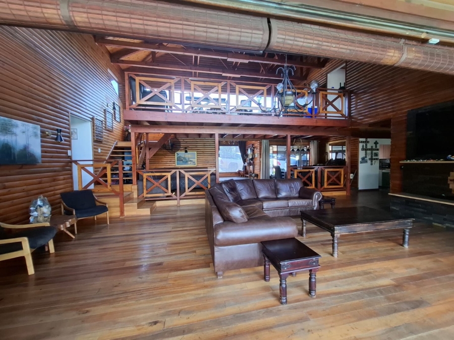 5 Bedroom Property for Sale in Waterkloof East North West